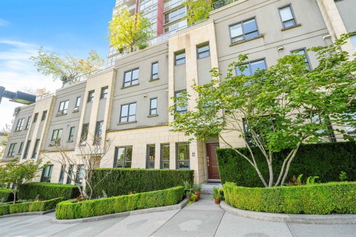 TH4-125 Columbia Street  New Westminster, BC V3L 0G8