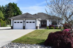 4723 Tamarack Place Sechelt, BC V7Z 0E8