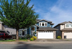 11656 Creekside Street Maple Ridge, BC V4R 2V5
