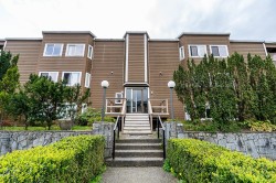203-107 27th Street W North Vancouver, BC V7N 4G5