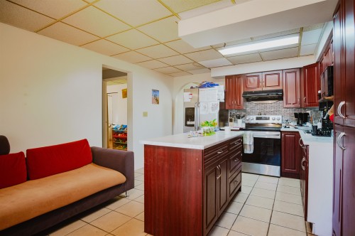 7270 16Th Avenue, Burnaby, BC 