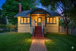 441 Kelly Street New Westminster, BC V3L 3T8