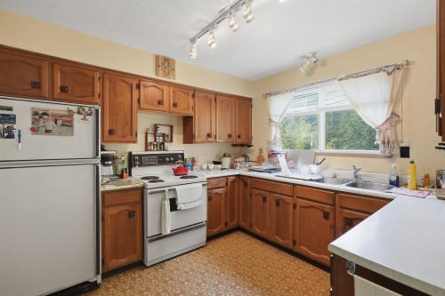 28595 Dewdney Trunk Road, Maple Ridge, BC 