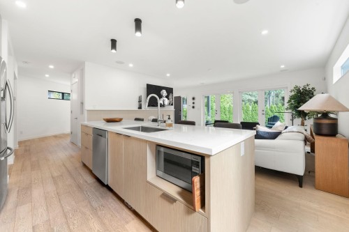 2025 Mackay Avenue, North Vancouver, BC 