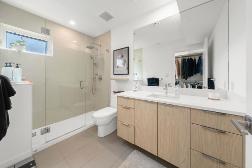 2025 Mackay Avenue, North Vancouver, BC 