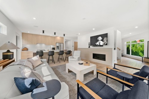 2025 Mackay Avenue, North Vancouver, BC 