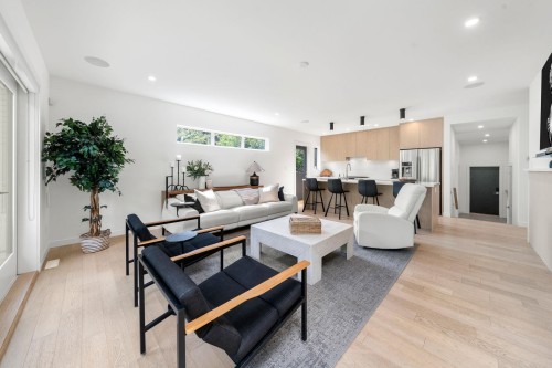 2025 Mackay Avenue, North Vancouver, BC 