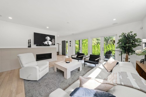 2025 Mackay Avenue, North Vancouver, BC 