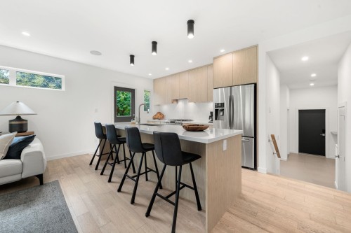 2025 Mackay Avenue, North Vancouver, BC 