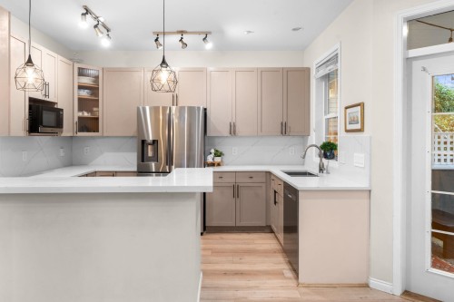 1263 16Th Street W, North Vancouver, BC 
