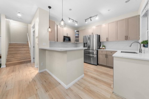 1263 16Th Street W, North Vancouver, BC 