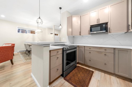 1263 16Th Street W, North Vancouver, BC 