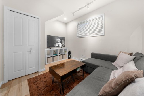 1263 16Th Street W, North Vancouver, BC 