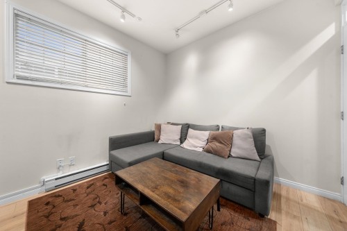 1263 16Th Street W, North Vancouver, BC 