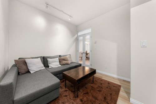 1263 16Th Street W, North Vancouver, BC 