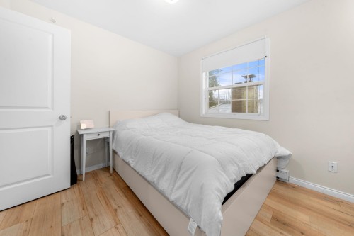 1263 16Th Street W, North Vancouver, BC 