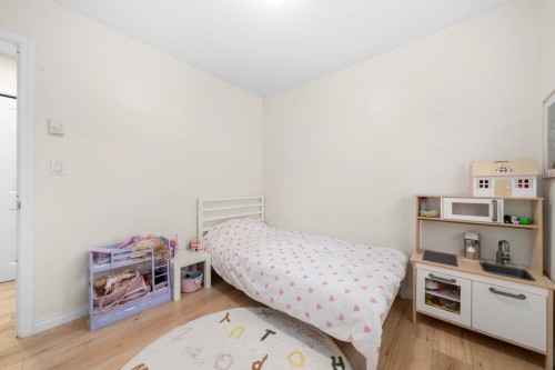 1263 16Th Street W, North Vancouver, BC 