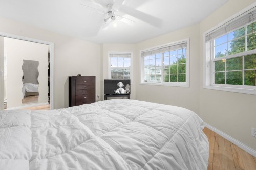 1263 16Th Street W, North Vancouver, BC 
