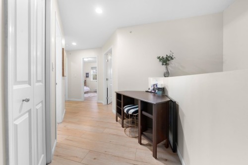 1263 16Th Street W, North Vancouver, BC 