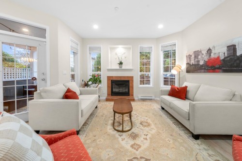 1263 16Th Street W, North Vancouver, BC 