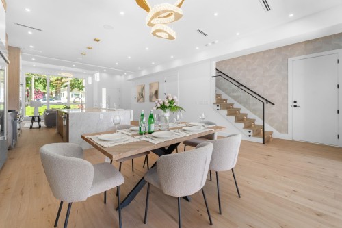 1511 Burrill Avenue, North Vancouver, BC 