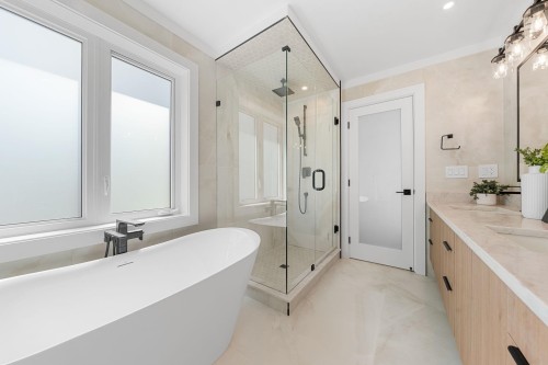1511 Burrill Avenue, North Vancouver, BC 