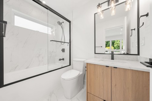 1511 Burrill Avenue, North Vancouver, BC 