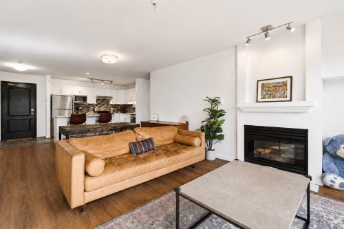 413-2968 Burlington Drive, Coquitlam, BC 