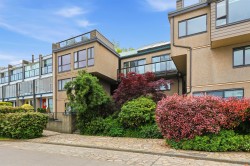 774 Millbank  Vancouver, BC V5Z 3Z3