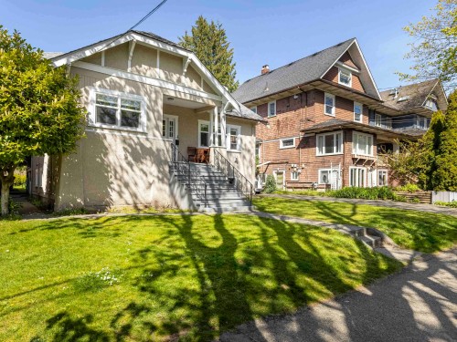 2325 8Th Avenue W, Vancouver, BC 