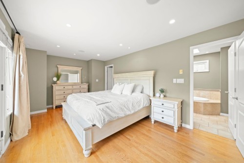 4792 Cedarcrest Avenue, North Vancouver, BC 