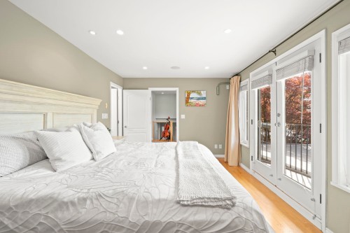 4792 Cedarcrest Avenue, North Vancouver, BC 