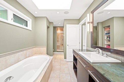 4792 Cedarcrest Avenue, North Vancouver, BC 