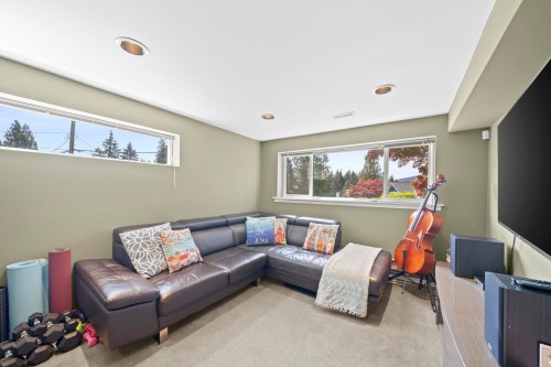 4792 Cedarcrest Avenue, North Vancouver, BC 