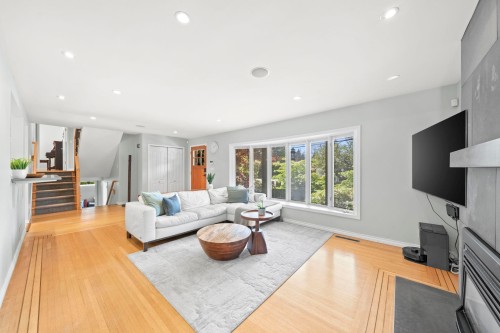 4792 Cedarcrest Avenue, North Vancouver, BC 