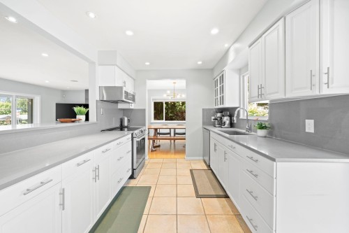 4792 Cedarcrest Avenue, North Vancouver, BC 