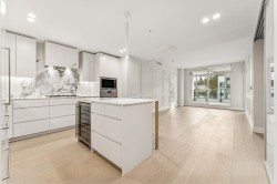 304-3668 10th Avenue W Vancouver, BC V6R 2G3