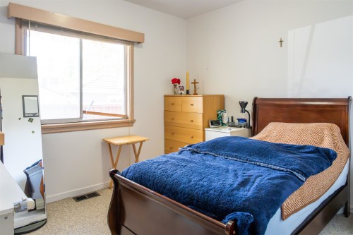 2812 18Th Avenue E, Vancouver, BC 