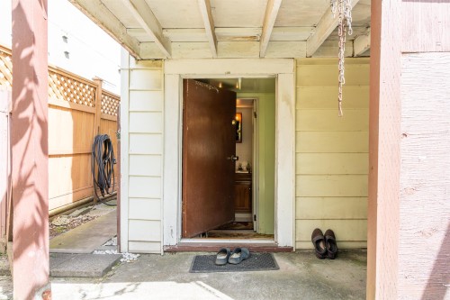 2812 18Th Avenue E, Vancouver, BC 