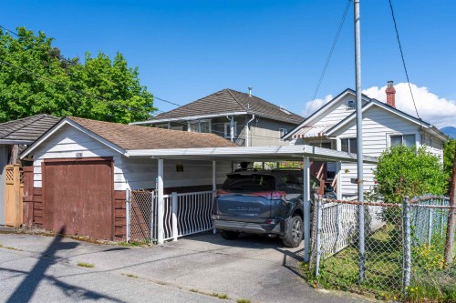 2812 18Th Avenue E, Vancouver, BC 