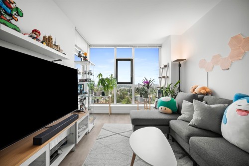 2006-7388 Kingsway, Burnaby, BC 