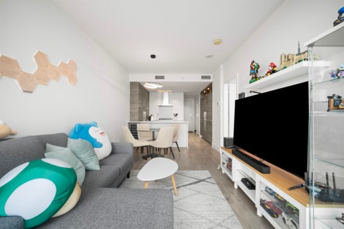 2006-7388 Kingsway, Burnaby, BC 