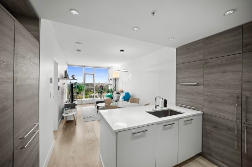 2006-7388 Kingsway, Burnaby, BC 