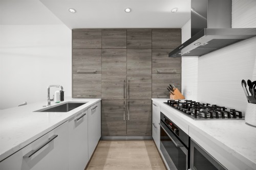 2006-7388 Kingsway, Burnaby, BC 