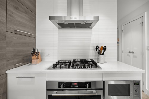 2006-7388 Kingsway, Burnaby, BC 