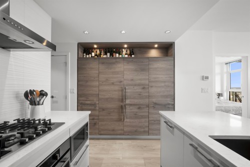 2006-7388 Kingsway, Burnaby, BC 