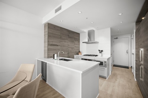 2006-7388 Kingsway, Burnaby, BC 