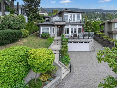 2567 Lawson Avenue  West Vancouver, BC V7V 2G1