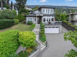2567 Lawson Avenue  West Vancouver, BC V7V 2G1