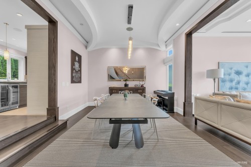 2567 Lawson Avenue, West Vancouver, BC 